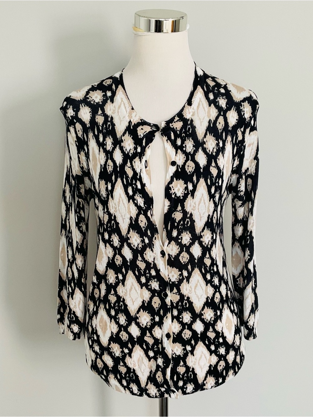 Abstract Print Black Tan Rayon Button Up Lightweight Cardigan Top
VERVE AMI-XL